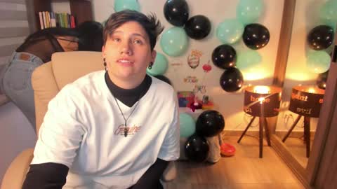 Snapshot of musicayluna chatting on 03.06.25 VALENTINA Luna online show from 03.06.25