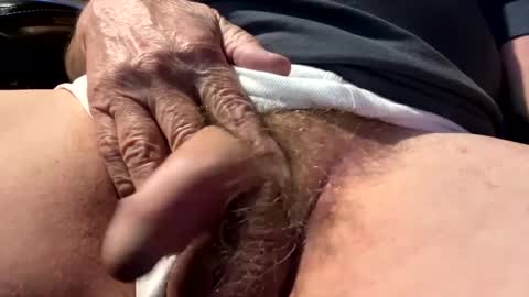 Snapshot of mutualjerk chatting on 12.11.24 bighead mature oldcock love hairy pussy C2C married..hairy women more than welcome. Tips not required but appreciated online show from 12.11.24