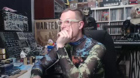 Snapshot of muziknerd chatting on 06.21.26 Muziknerd online show from 06.21.26