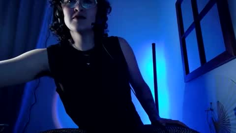 Snapshot of mx_anouk_divine chatting on 12.23.25 Mx. Anouk Divine online show from 12.23.25