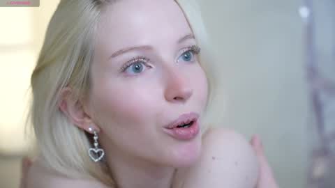 Snapshot of my_stella chatting on 12.20.24 STELLA Im here today online show from 12.20.24