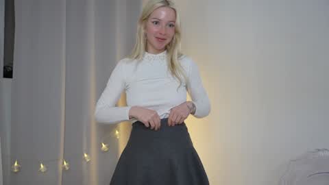 Snapshot of my_stella chatting on 01.16.25 STELLA Im here today online show from 01.16.25