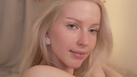 Snapshot of my_stella chatting on 03.11.25 STELLA Im here today online show from 03.11.25