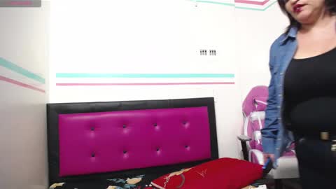 Snapshot of mya_rouse chatting on 01.14.26 MYA ROUSE online show from 01.14.26