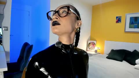 Snapshot of mydoc_lolac chatting on 03.20.26 Lola online show from 03.20.26