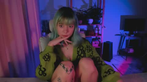 Snapshot of mylaweb chatting on 04.14.26 MylaFlores online show from 04.14.26