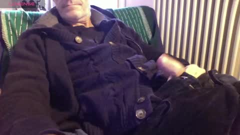 Bi sexy guy lovense hush is on private is open or password show tip if you like. online show from 01.12.26