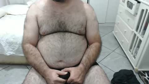 Snapshot of mysterbearmg chatting on 12.04.25 mysterbearmg online show from 12.04.25