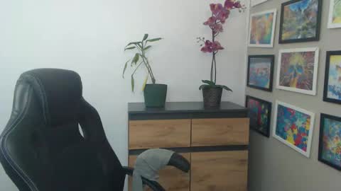 Erica online show from 04.23.26