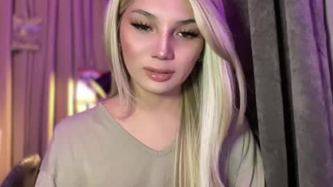 UR GIRL NEXTDOOR online show from 05.03.26