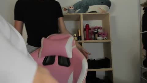 Snapshot of mystic_evan chatting on 10.28.25 Evan Brown online show from 10.28.25