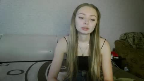 Snapshot of mysticglimmer chatting on 11.28.25 Anika online show from 11.28.25