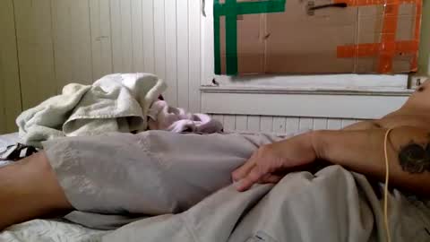 str8 dom alphaAsian Daddy type. sorry not bi or  curious but i dont judgediscrimenate. online show from 02.23.25