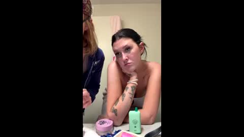 n0rmalgurl online show from 06.03.26