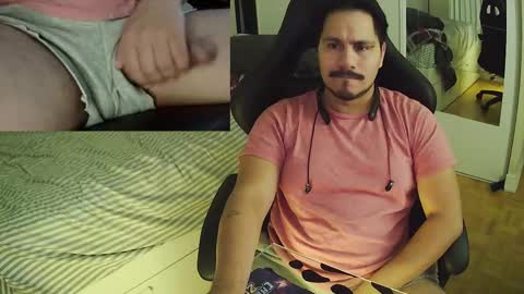 Snapshot of n0ttheface chatting on 11.12.25 N0ttheFace online show from 11.12.25