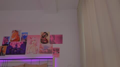 Snapshot of naalani chatting on 12.14.24 Naalani online show from 12.14.24