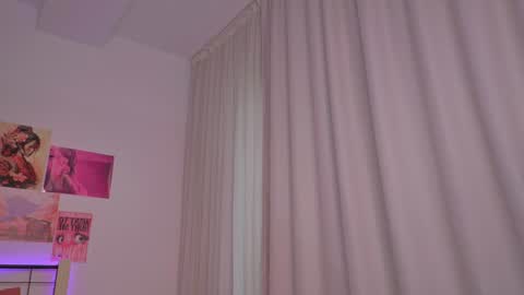 Snapshot of naalani chatting on 12.22.24 Naalani online show from 12.22.24