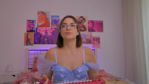 Snapshot of naalani chatting on 12.23.24 Naalani online show from 12.23.24