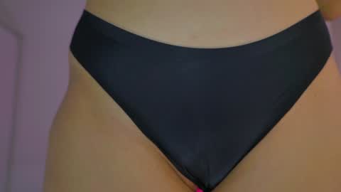 Snapshot of naalani chatting on 12.26.24 Naalani online show from 12.26.24