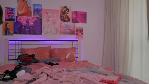 Snapshot of naalani chatting on 12.26.24 Naalani online show from 12.26.24