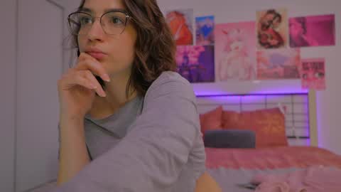 Snapshot of naalani chatting on 12.27.24 Naalani online show from 12.27.24