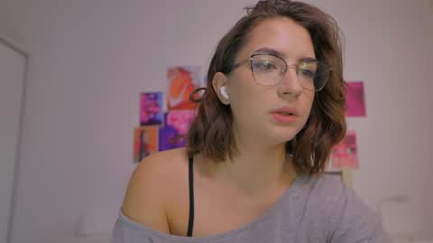 Snapshot of naalani chatting on 01.17.25 Naalani online show from 01.17.25