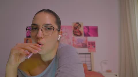 Snapshot of naalani chatting on 02.06.25 Naalani online show from 02.06.25