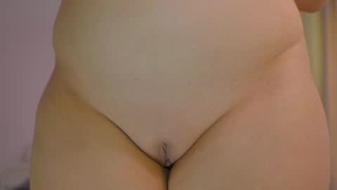 Snapshot of naalani chatting on 02.21.25 Naalani online show from 02.21.25