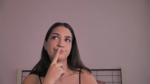 Snapshot of naalani chatting on 09.19.25 Naalani online show from 09.19.25