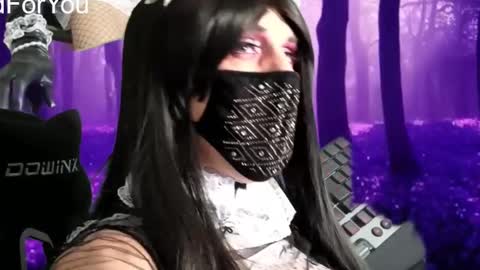 Snapshot of nackedforyou chatting on 01.04.25 NackedForYou online show from 01.04.25