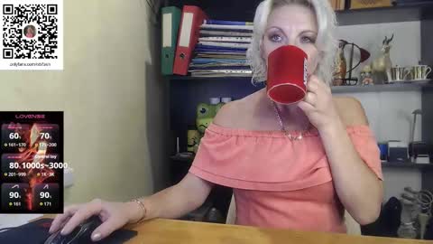 Snapshot of nadin_slut chatting on 10.11.25 Nadin online show from 10.11.25