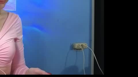 Snapshot of nadinna999 chatting on 12.23.25 nadinna999 online show from 12.23.25