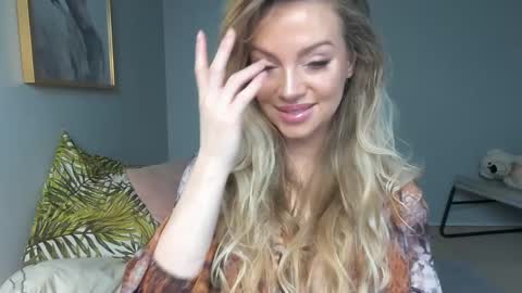 Snapshot of nadyasoft chatting on 01.02.25 Nadyasoft online show from 01.02.25