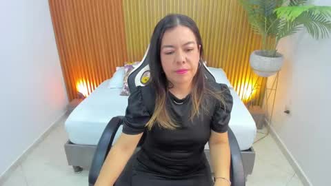 N A H I A online show from 03.04.25