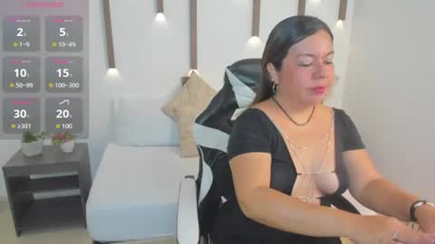 Snapshot of nahia_13 chatting on 06.11.26 N A H I A online show from 06.11.26
