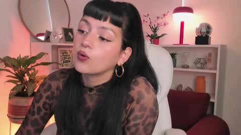 Nahia INDEPENDENT MODEL P online show from 01.12.26