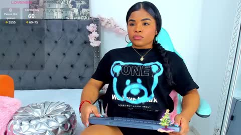 NahiaraReina  online show from 12.08.24