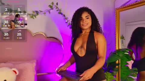 NahiaraReina  online show from 02.25.26