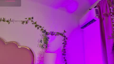 NahiaraReina  online show from 05.20.26
