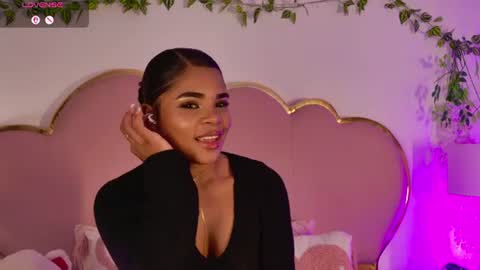 NahiaraReina  online show from 06.11.26