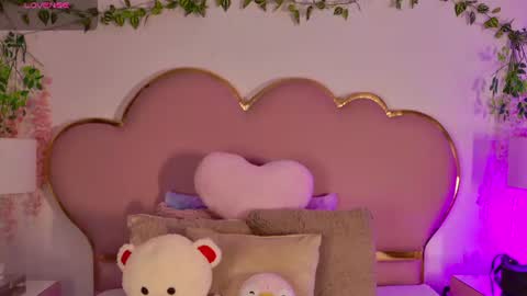 NahiaraReina  online show from 06.18.26
