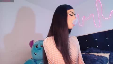 NahiaVictoria  online show from 05.19.26