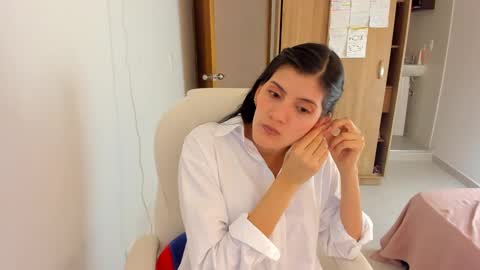 independent model online show from 01.25.25