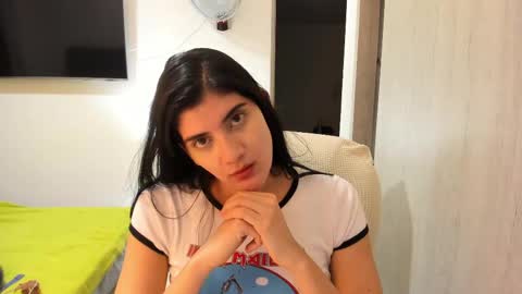 independent model online show from 10.25.25