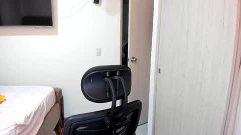 independent model online show from 01.31.26