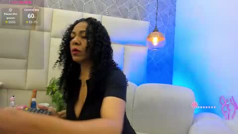 Nahomi Dominique online show from 07.04.26