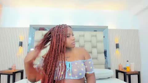 Nahomye online show from 10.22.25