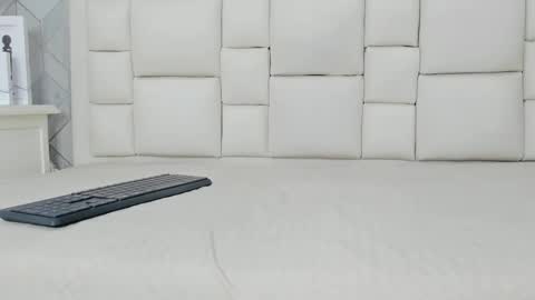 naia_cox online show from 10.05.25