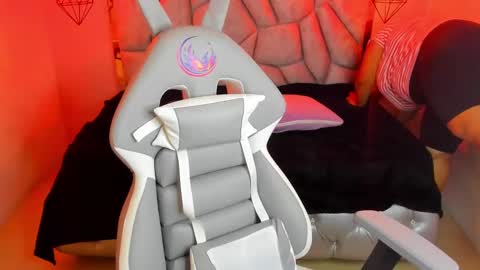 Snapshot of naia_karter chatting on 01.28.25 online show from 01.28.25