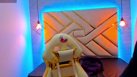 Snapshot of naia_karter chatting on 02.02.25 online show from 02.02.25